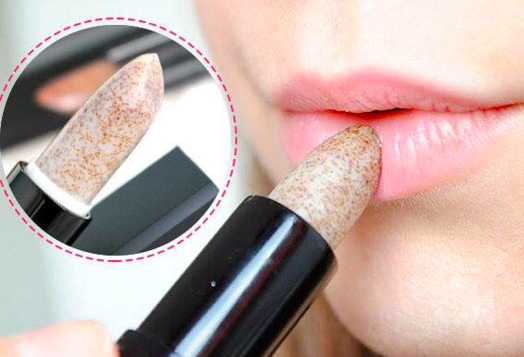 Tẩy sạch mọi da chết trên da mang lại dôi môi mềm mịn, quyến rũ